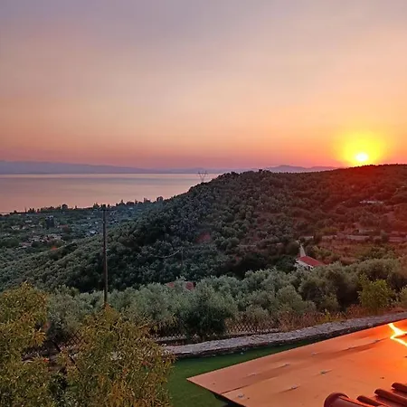 Holiday home Panoraea & *